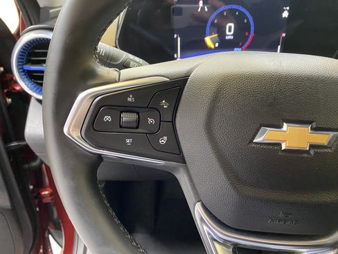 Used 2025 Chevrolet Trax LT w/ LT Convenience Package image 32