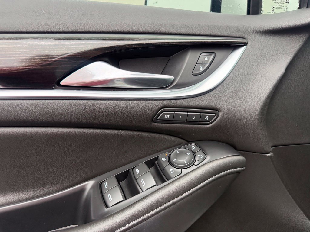 Used 2021 Buick Enclave Avenir w/ Avenir Technology Package FWD image 23