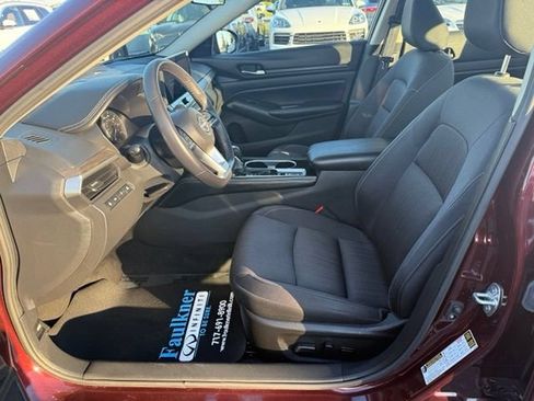 Used 2024 Nissan Altima 2.5 SV w/ SV Premium Package FWD image 14