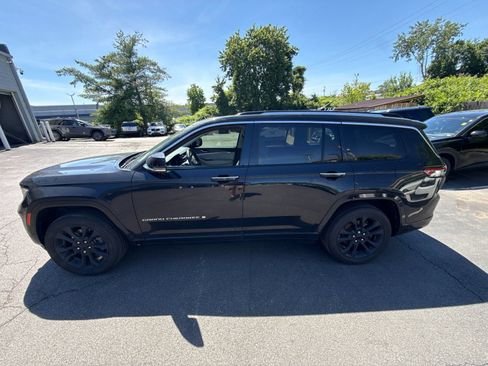 Used 2021 Jeep Grand Cherokee L Overland w/ Advanced Protech Group III AWD/4WD image 3