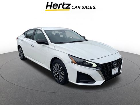 Used 2025 Nissan Altima 2.5 SV image 1