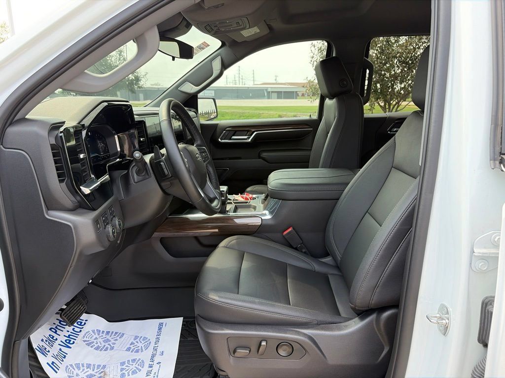 Used 2023 Chevrolet Silverado 1500 LT Trail Boss w/ Convenience Package II AWD/4WD image 48