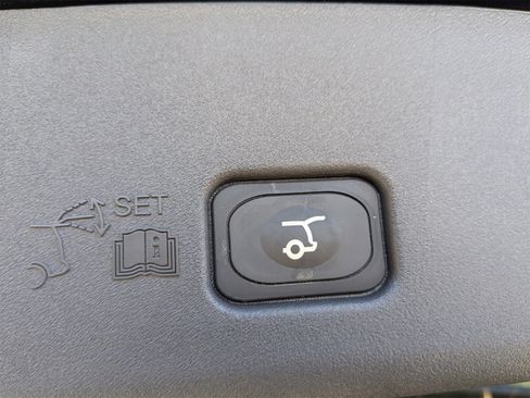 Used 2024 Lincoln Nautilus Reserve w/ Jet Appearance Package (87T) image 14