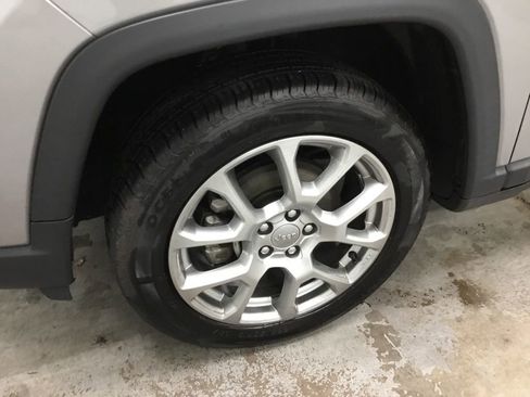 Used 2022 Jeep Compass Latitude w/ Sun and Sound Group image 4