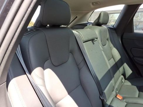 Used 2025 Volvo XC60 B5 Plus AWD/4WD image 25