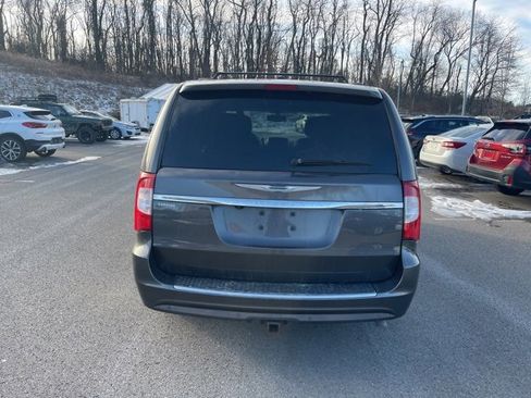 Used 2016 Chrysler Town & Country Touring w/ Driver Convenience Group image 10