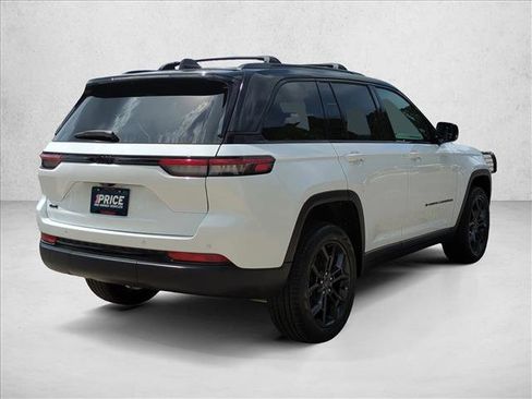 Used 2025 Jeep Grand Cherokee Limited image 5