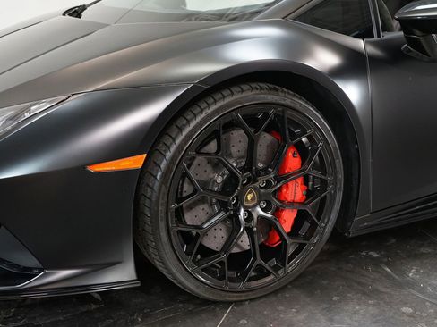 Used 2023 Lamborghini Huracan EVO image 10