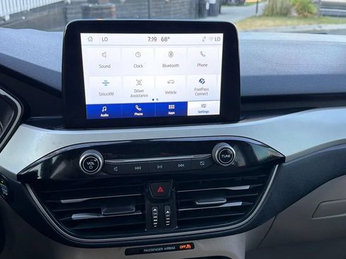 Used 2022 Ford Escape SE w/ Cold Weather Package FWD image 19