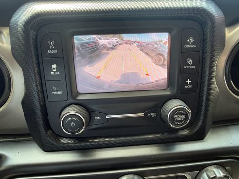 Used 2020 Jeep Wrangler Sport AWD/4WD image 24