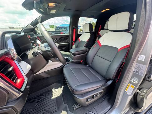 Used 2024 GMC Canyon AT4X AWD/4WD image 9