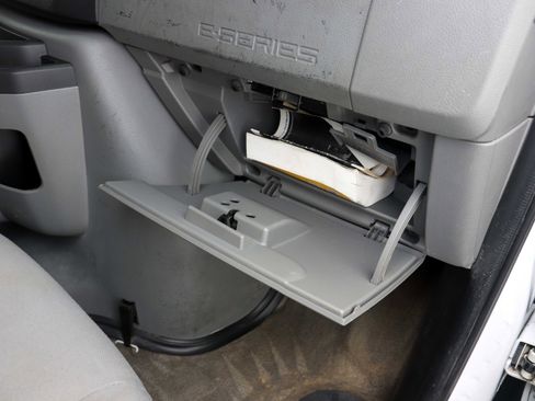 Used 2013 Ford E-350 and Econoline 350 XLT image 20