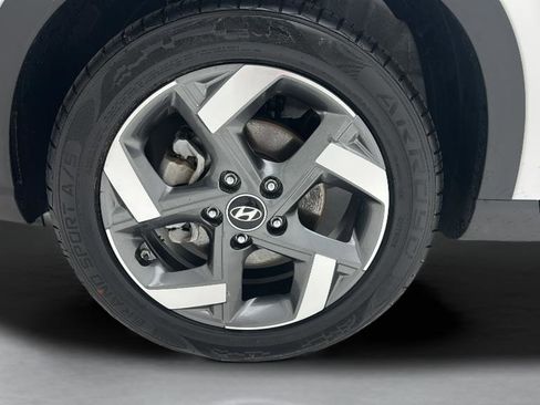 Used 2025 Hyundai Venue SEL FWD image 9