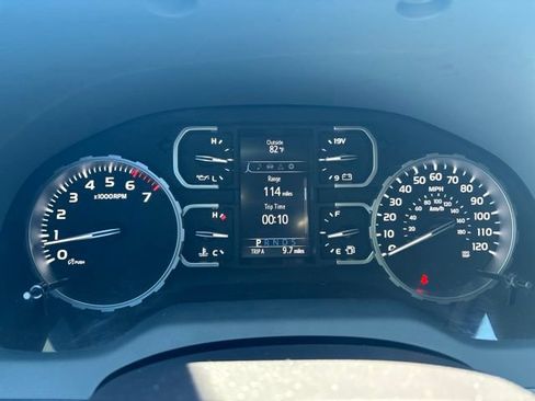 Used 2018 Toyota Tundra SR5 w/ SR5 Upgrade Package AWD/4WD image 21