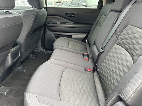 Used 2024 Nissan Pathfinder SV image 15