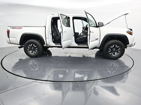 Used 2023 Toyota Tacoma TRD Off-Road w/ Advanced Technology Package AWD/4WD image 41
