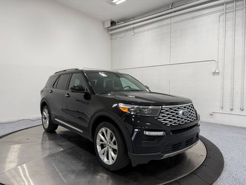 Used 2023 Ford Explorer Platinum w/ Technology Package image 1