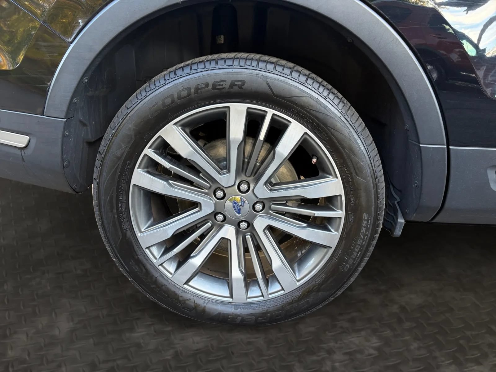 Used 2018 Ford Explorer Platinum AWD/4WD image 42