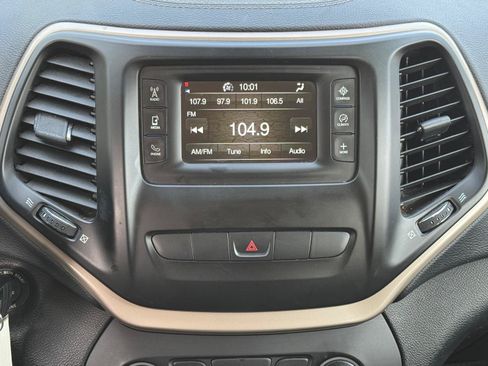 Used 2014 Jeep Cherokee Latitude AWD/4WD image 10