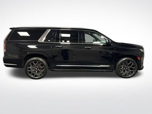 Used 2022 Cadillac Escalade ESV Luxury AWD/4WD image 6