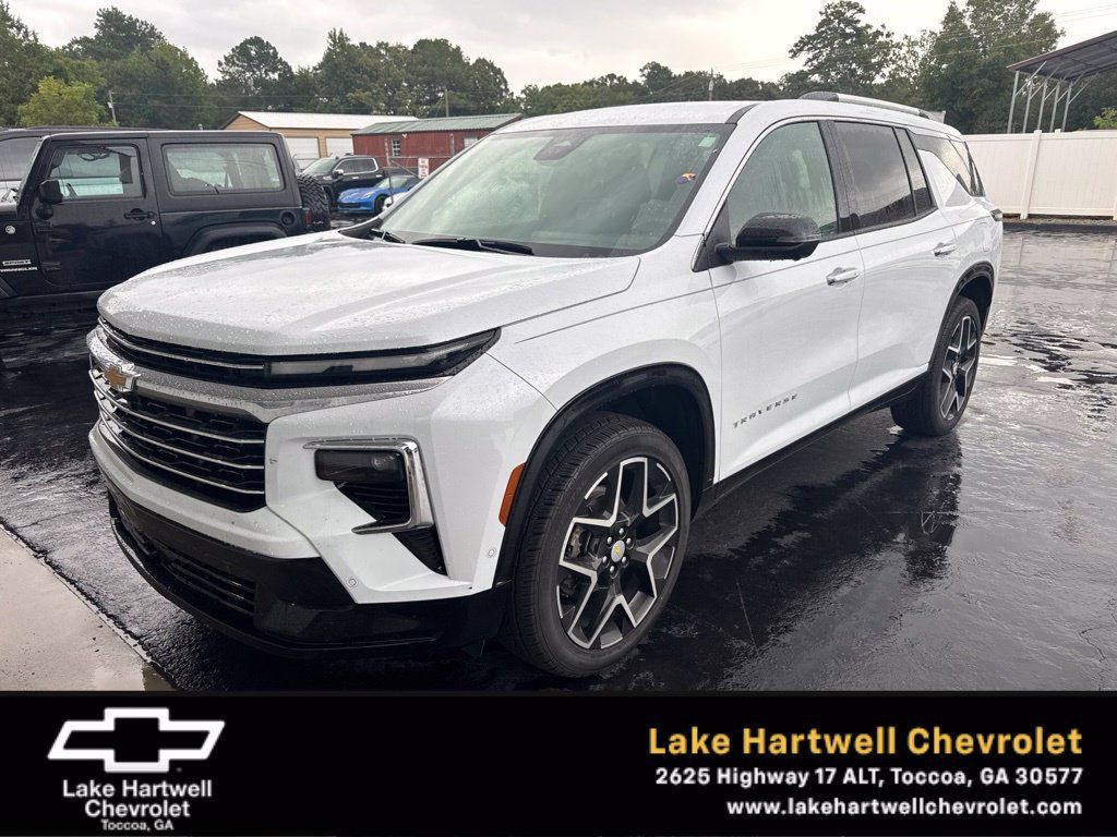 Used 2026 Chevrolet Traverse High Country FWD image 1