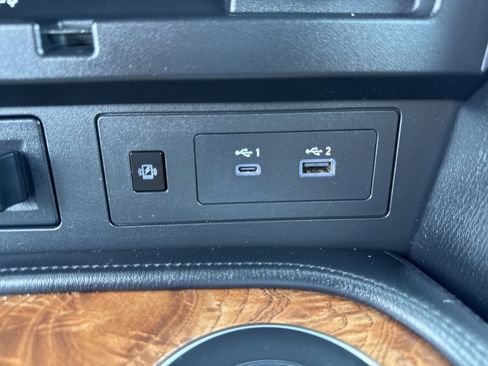 Used 2021 Nissan Armada SL w/ Captain's Chairs Package image 52