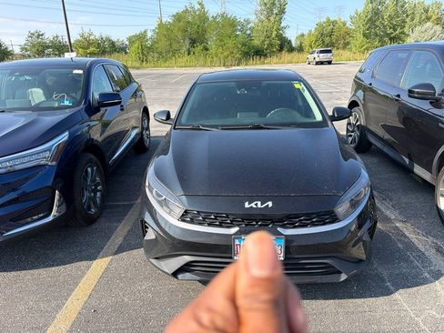 Used 2023 Kia Forte LXS w/ LXS Technology Package FWD image 2
