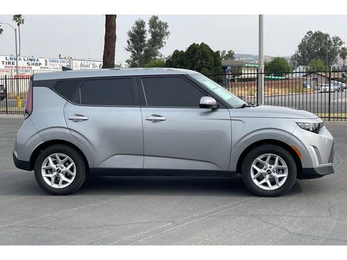 Used 2025 Kia Soul LX w/ LX Technology Package image 7