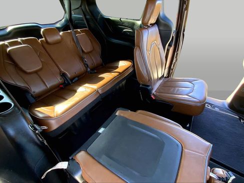 Used 2019 Chrysler Pacifica Limited FWD image 27