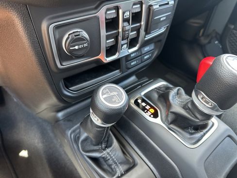 New 2025 Jeep Gladiator Sport image 5