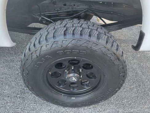 Used 2011 Chevrolet Express 1500 AWD image 6