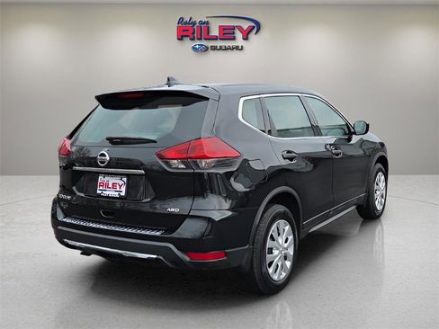 Used 2018 Nissan Rogue S image 5