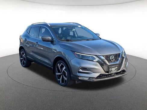 Used 2022 Nissan Rogue Sport SL w/ Premium Package FWD image 3