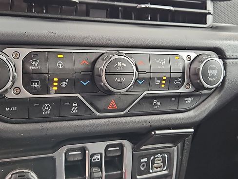 Certified 2025 Jeep Wrangler Unlimited Rubicon AWD/4WD image 16