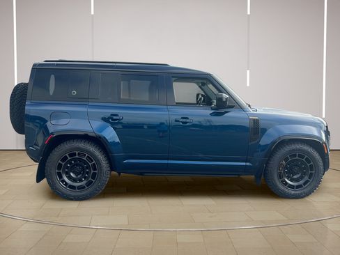 New 2026 Land Rover Defender 110 AWD/4WD image 8