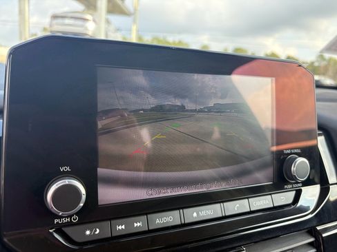 Used 2024 Nissan Pathfinder SV image 18