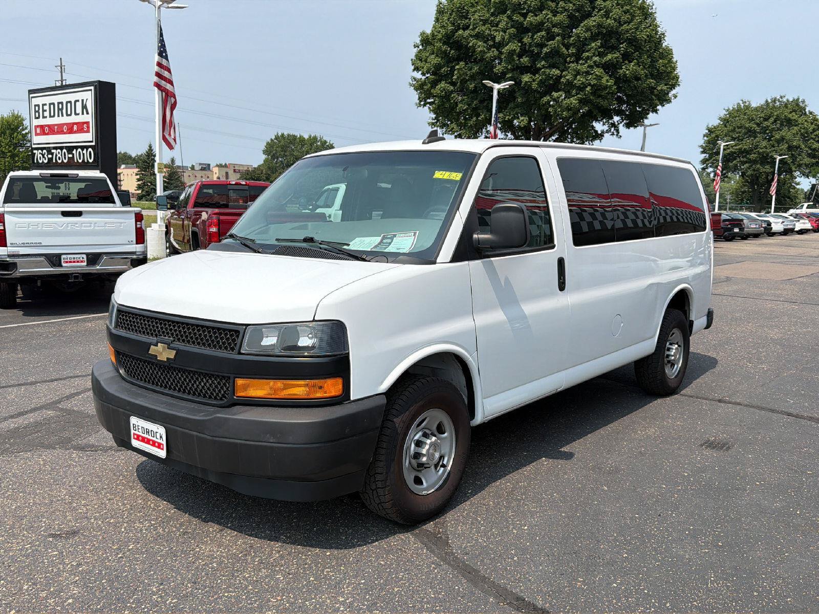 Used 2022 Chevrolet Express 2500 LS RWD image 3