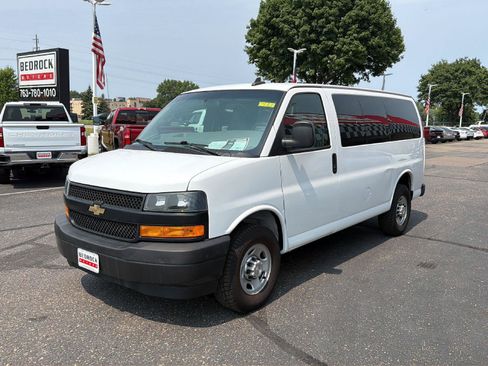 Used 2022 Chevrolet Express 2500 LS RWD image 3