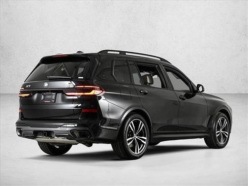 Used 2025 BMW X7 xDrive40i w/ Executive Package image 5