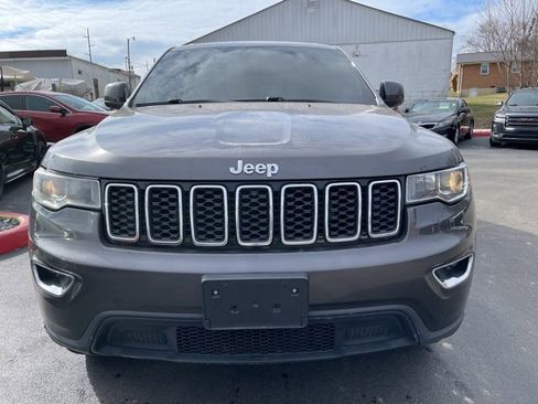 Used 2020 Jeep Grand Cherokee Laredo image 3
