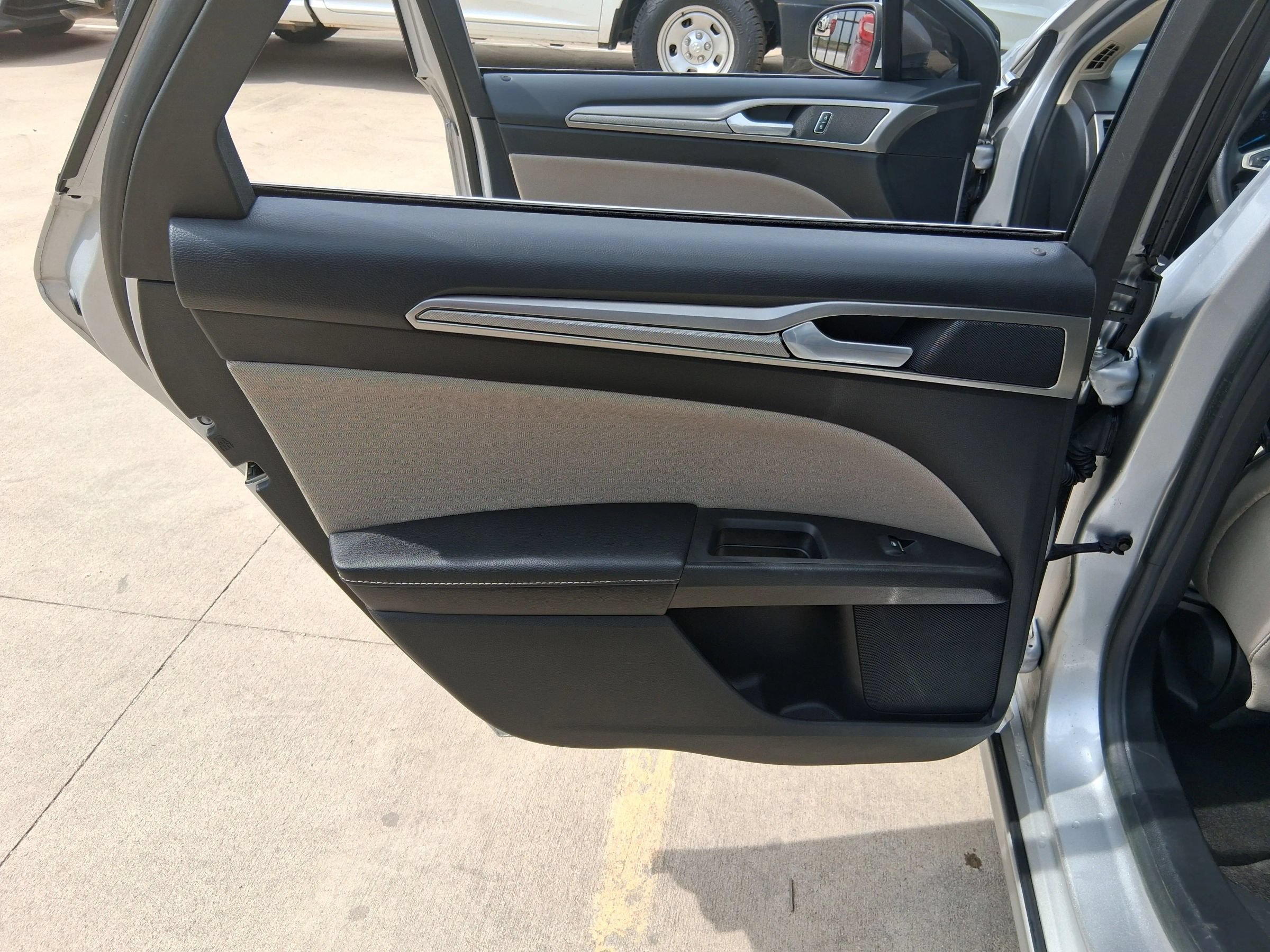 Used 2018 Ford Fusion S FWD image 26