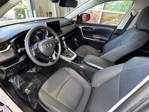 Used 2023 Toyota RAV4 LE AWD/4WD image 17