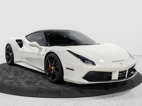 Used 2016 Ferrari 488 GTB RWD image 12