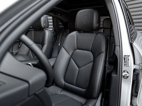 New 2026 Porsche Macan AWD/4WD image 5