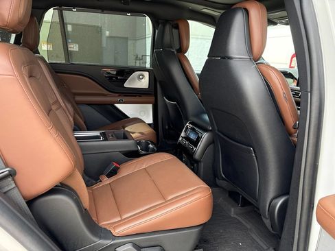 Used 2021 Lincoln Aviator Reserve w/ Equipment Group 202A AWD/4WD image 23