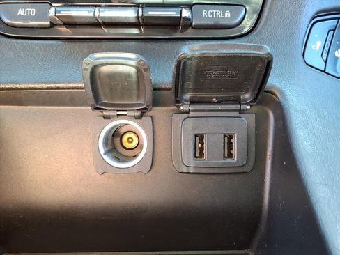 Used 2019 Chevrolet Suburban LT image 23