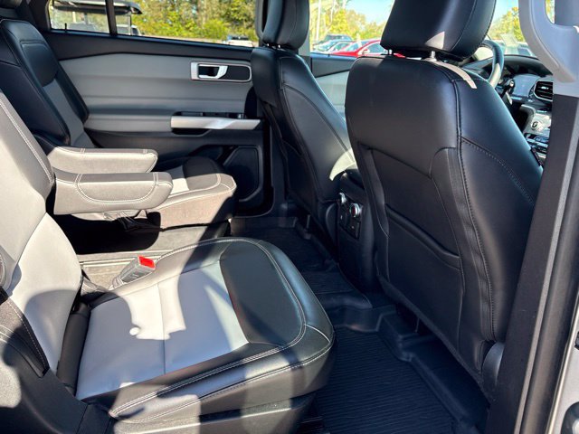 Used 2022 Ford Explorer XLT w/ Equipment Group 202A AWD/4WD image 22