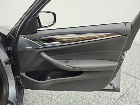 Used 2019 BMW 530e w/ Convenience Package RWD image 21