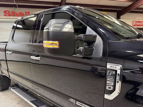 Used 2019 Ford F250 XLT w/ XLT Premium Package AWD/4WD image 44