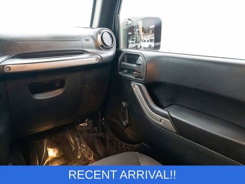 Used 2017 Jeep Wrangler Unlimited Sport w/ Connectivity Group image 10